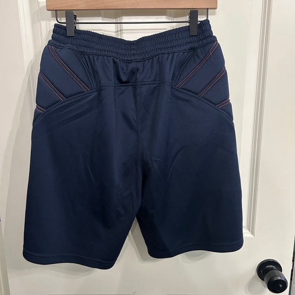NWOT Kelme size L men’s navy padded goalkeeper shorts. - Picture 10 of 13